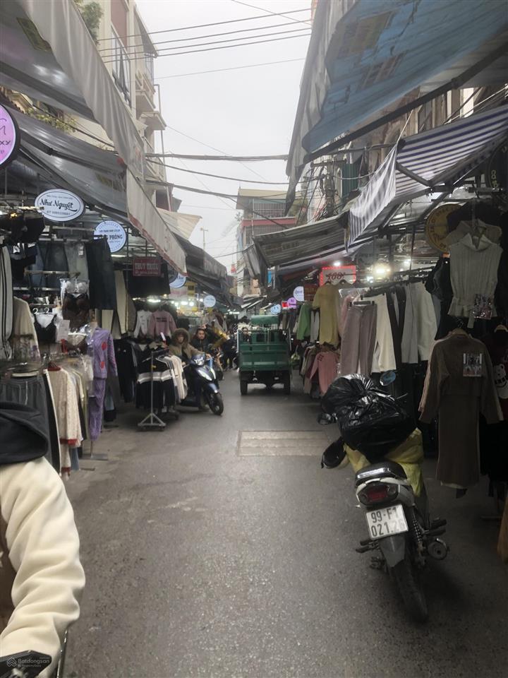 Bán nhà (ninh hiệp) nơi trung tâm buôn bán vải vóc và gia công may mặc quần áo