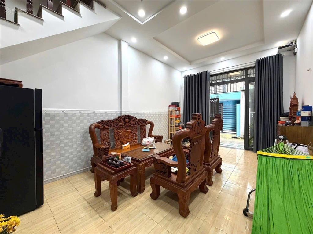 Tân bình  đối diện cổng nhà ga t3  khu chợ phạm văn bạch  52m2 (4x13m)  5.25 tỷ  2 tầng.