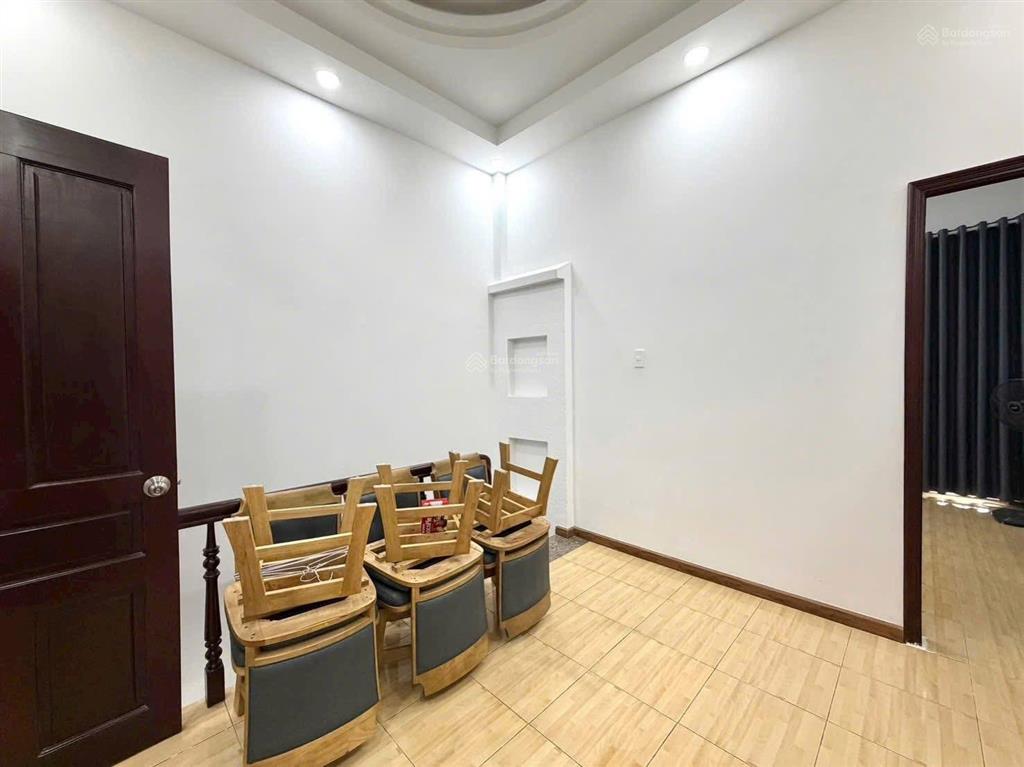 Tân bình  đối diện cổng nhà ga t3  khu chợ phạm văn bạch  52m2 (4x13m)  5.25 tỷ  2 tầng.