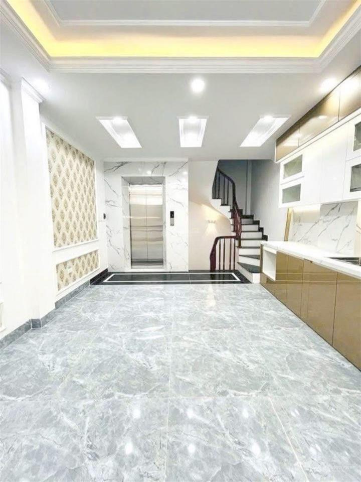Nhà mới tinh 35m 6 tầng thang máy ô tô đỗ cửa ngay đường bằng b gần trường c2 linh đàm giá 7,6 tỷ