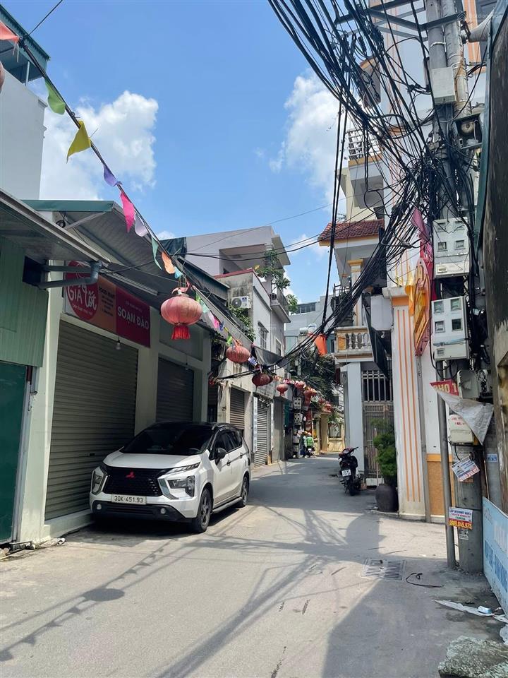 Nhà mới tinh 35m 6 tầng thang máy ô tô đỗ cửa ngay đường bằng b gần trường c2 linh đàm giá 7,6 tỷ