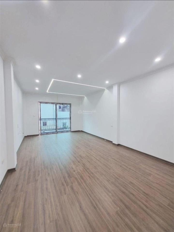 Nhà mới tinh 35m 6 tầng thang máy ô tô đỗ cửa ngay đường bằng b gần trường c2 linh đàm giá 7,6 tỷ