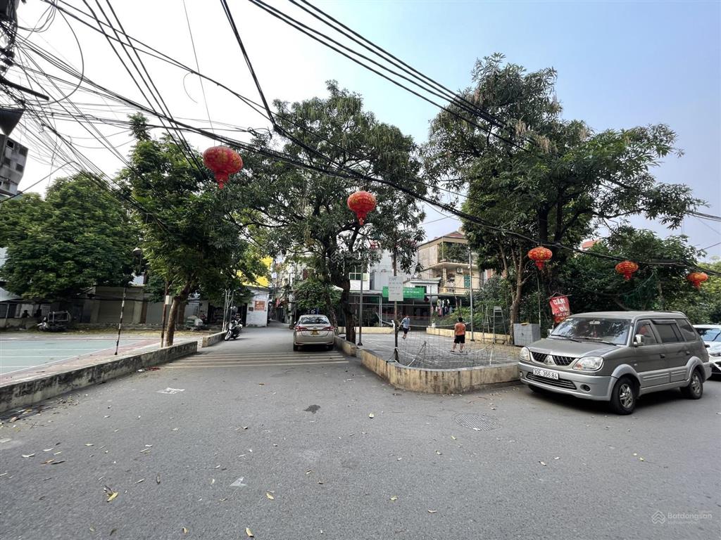 Chính chủ bán nhà gần chợ tựu  bằng b 38m2 5 tầng ngõ riêng rộng có sân chơi trẻ nhỏ giá 6,5 tỷ