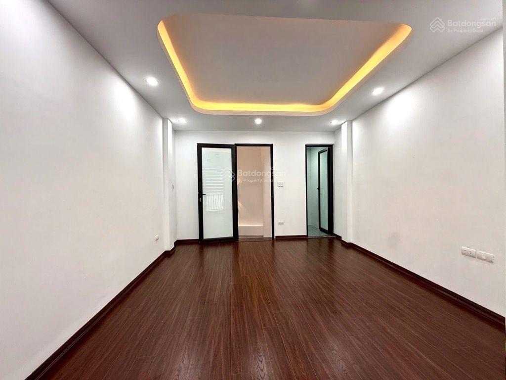 Chính chủ bán nhà gần chợ tựu  bằng b 38m2 5 tầng ngõ riêng rộng có sân chơi trẻ nhỏ giá 6,5 tỷ