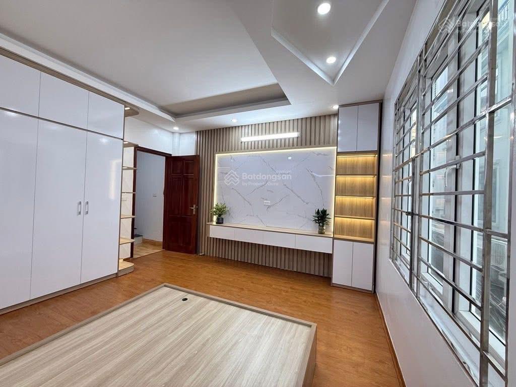 Bán nhà bằng b  hoàng liệt 45m 5 tầng 4 ngủ mt4,5m ô tô đỗ cửa ngõ rộng 3m sẵn nội thất giá 10 tỷ
