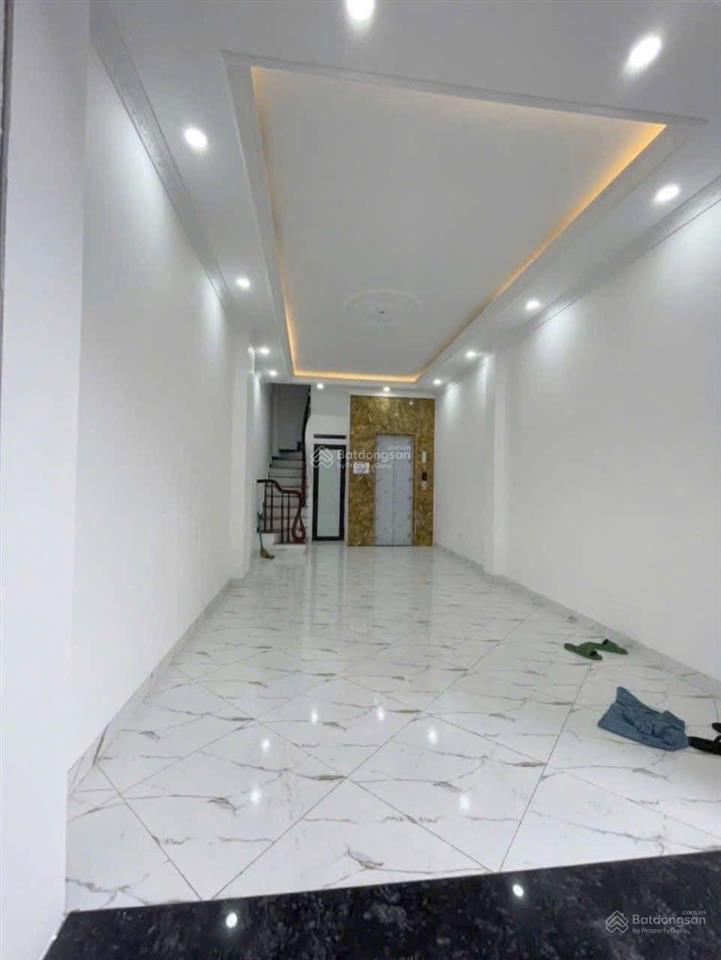 Bán nhà yên ngưu tam hiệp ô tô qua nhà thang máy 35m giá 7,6 tỷ