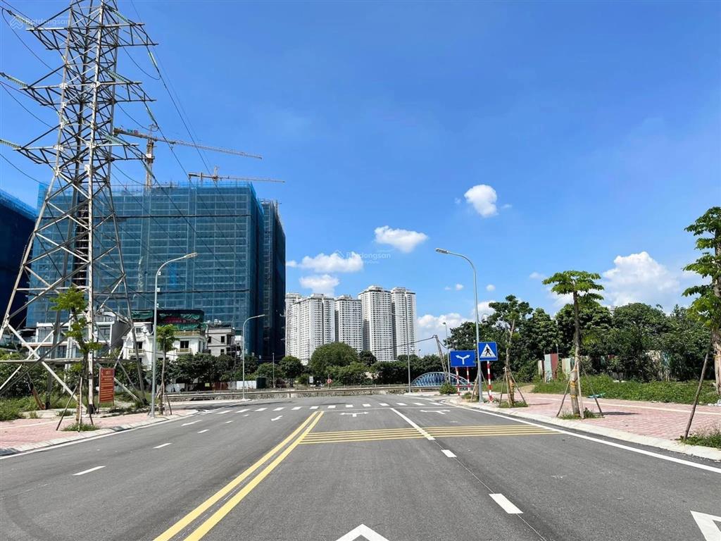 Bán nhà gần trường c2 linh đàm đường bằng b 37m2 mt3,8  6 tầng ô tô đỗ dừng giá chỉ 7,6 tỷ