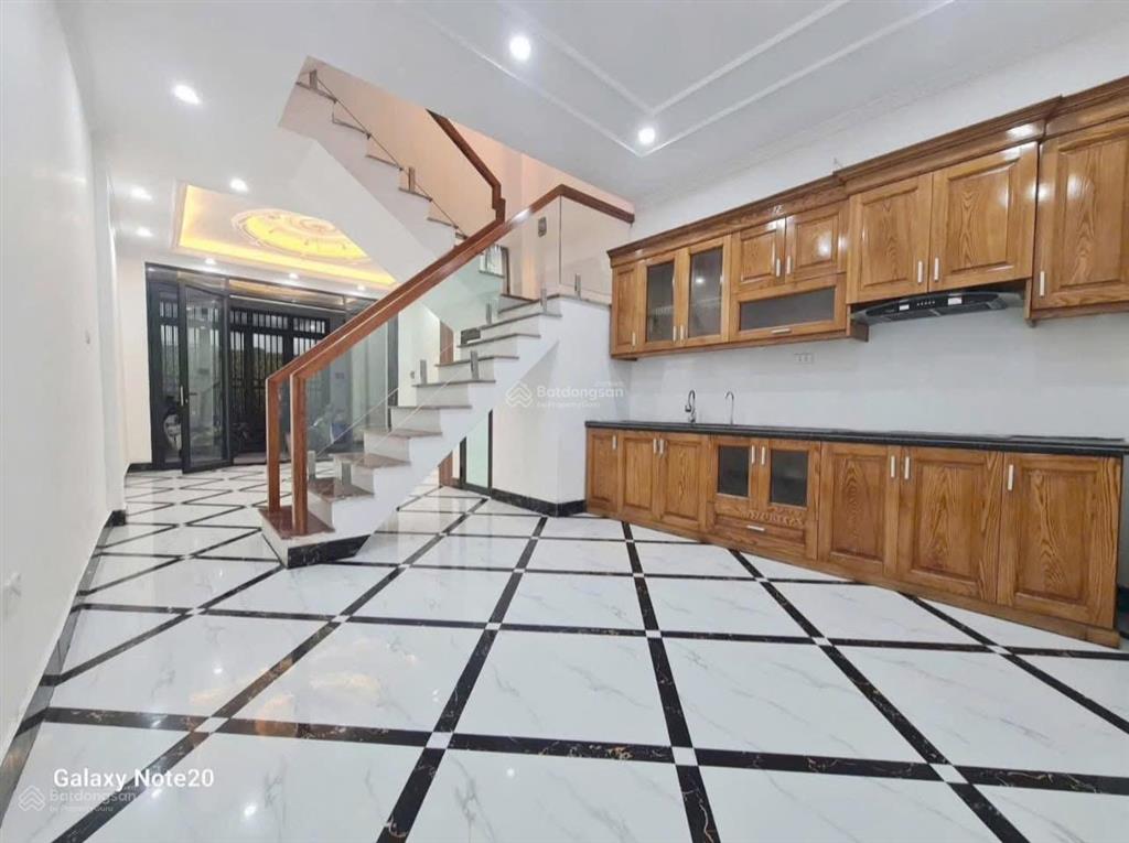 Giải phóng  phường hoàng liệt 47m2 5 tầng mt 4m ô tô dừng đỗ giá 10tỷ hồ linh đàm trước nhà thoáng