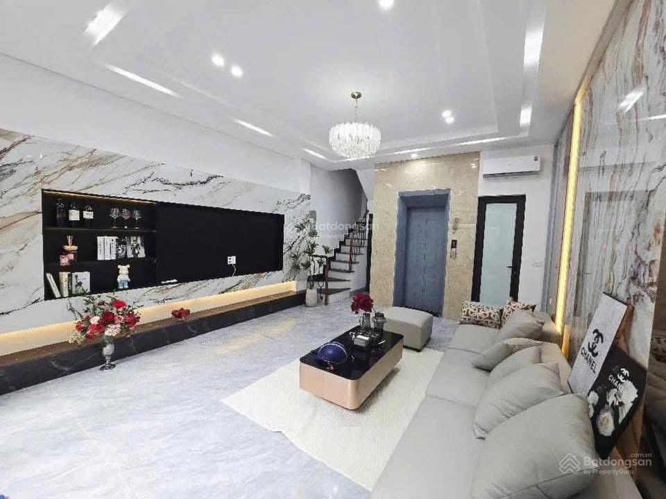 Chính chủ bán nhà trần thủ độ  hoàng liệt dt 38m2 5 tầng, mt 4.1m, ô tô đỗ ngủ trong nhà, giá 10tỷ