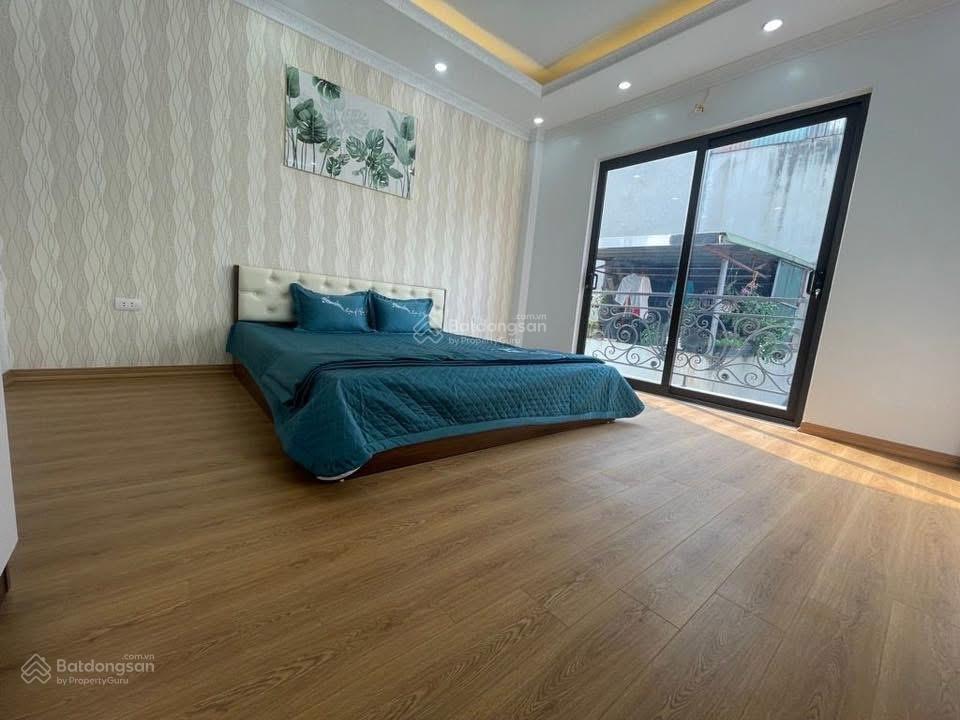 Ngay kđt linh đàm phường hoàng liệt nhà 5tầng 3ngủ mt4m dt38m chỉ 6,8 tỷ sát ô tô đỗ