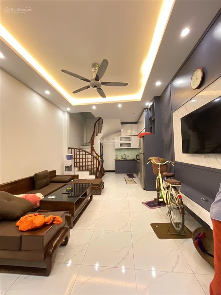 Ngay kđt linh đàm phường hoàng liệt nhà 5tầng 3ngủ mt4m dt38m chỉ 6,8 tỷ sát ô tô đỗ