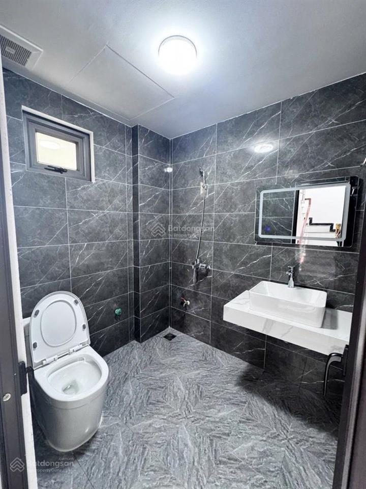 Ngọc hồi  trần thủ độ dt 57m2, mt quyền lực 7,6m, 5 tầng chỉ 8,8 tỷ sát ô tô đỗ ngay hồ linh đàm