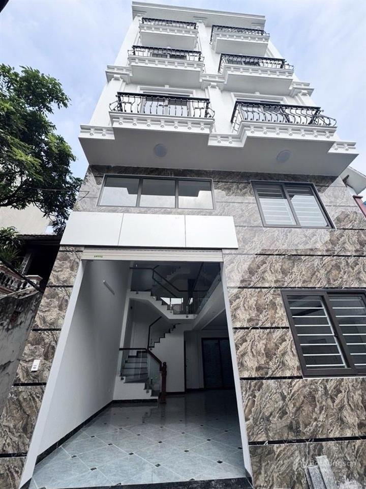 Ngọc hồi  trần thủ độ dt 57m2, mt quyền lực 7,6m, 5 tầng chỉ 8,8 tỷ sát ô tô đỗ ngay hồ linh đàm