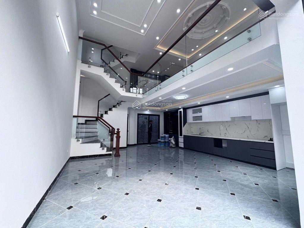Ngọc hồi  trần thủ độ dt 57m2, mt quyền lực 7,6m, 5 tầng chỉ 8,8 tỷ sát ô tô đỗ ngay hồ linh đàm