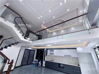 Ngọc hồi  trần thủ độ dt 57m2, mt quyền lực 7,6m, 5 tầng chỉ 8,8 tỷ sát ô tô đỗ ngay hồ linh đàm