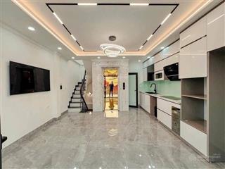 Bán nhà ngõ 2 hoàng liệt 35m 6 tầng thang máy mới tinh, ô tô đỗ cổng giá 8,9 tỷ gần trường c1,c2