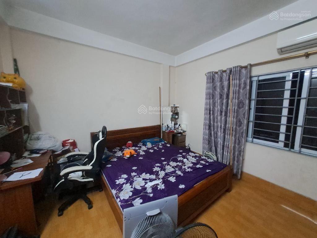 Ngay chợ tựu liệt 35m2 3pn, ngõ trước nhà rộng 2,2m thoáng sáng cách bãi gửi ô tô 40m, giá 5,5 tỷ