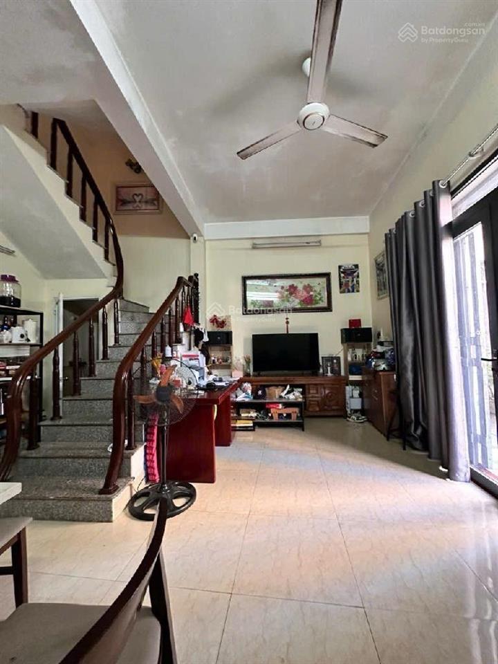 Ngay chợ tựu liệt 35m2 3pn, ngõ trước nhà rộng 2,2m thoáng sáng cách bãi gửi ô tô 40m, giá 5,5 tỷ