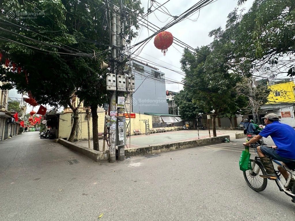 Ngay chợ tựu liệt 35m2 3pn, ngõ trước nhà rộng 2,2m thoáng sáng cách bãi gửi ô tô 40m, giá 5,5 tỷ
