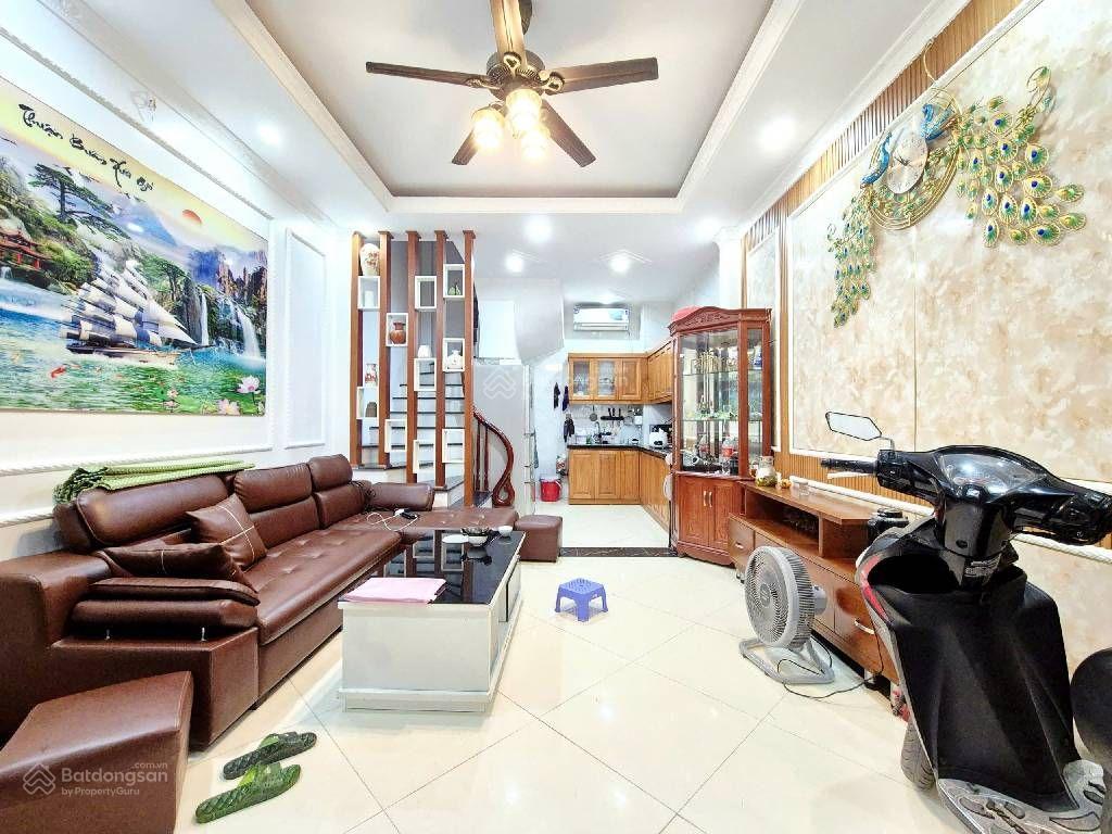 Tài chính 9 tỷ nhà đại từ 40m 5 tầng mt4m ngõ rộng chỉ 10m ra mặt phố, dân xây chắc chắn sát ô tô
