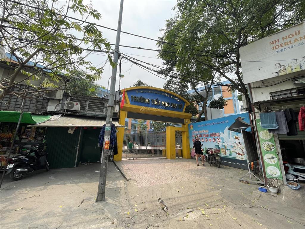 Tài chính 9 tỷ nhà đại từ 40m 5 tầng mt4m ngõ rộng chỉ 10m ra mặt phố, dân xây chắc chắn sát ô tô