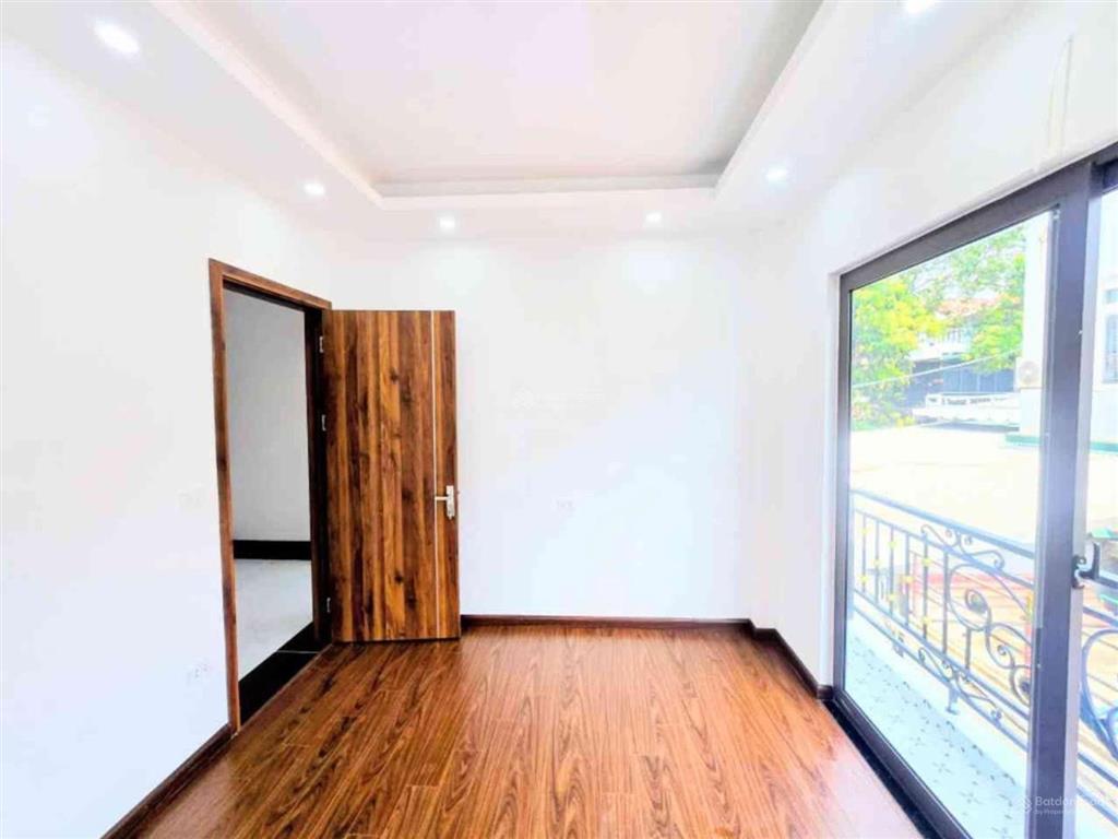 Bán nhà đường hoàng liệt, dt 41m 5 tầng 4 ngủ thoáng sáng, sát ô tô đỗ, ngay hồ linh đàm chỉ 7,5 tỷ