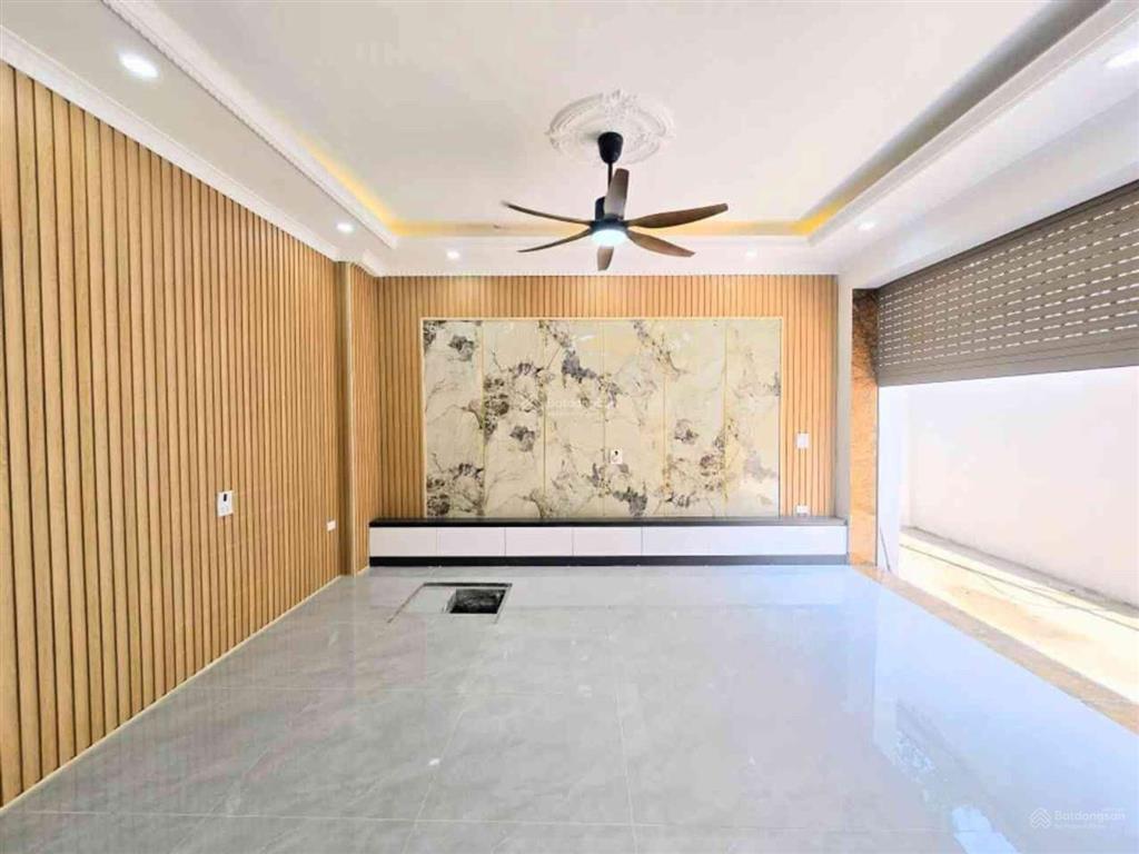 Bán nhà đường hoàng liệt, dt 41m 5 tầng 4 ngủ thoáng sáng, sát ô tô đỗ, ngay hồ linh đàm chỉ 7,5 tỷ