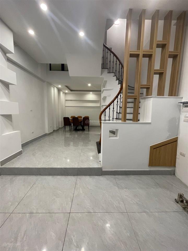 Bán nhà ngõ 2 phố hoàng liệt 48m2 mt4m, 5 tầng, 4 ngủ ngõ rộng thoáng chỉ 10m ô tô đỗ giá 10,5 tỷ