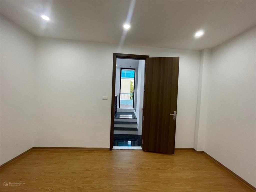 Bán nhà ngõ 2 phố hoàng liệt 48m2 mt4m, 5 tầng, 4 ngủ ngõ rộng thoáng chỉ 10m ô tô đỗ giá 10,5 tỷ