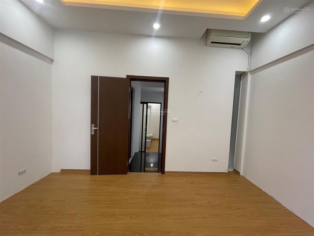Bán nhà ngõ 2 phố hoàng liệt 48m2 mt4m, 5 tầng, 4 ngủ ngõ rộng thoáng chỉ 10m ô tô đỗ giá 10,5 tỷ