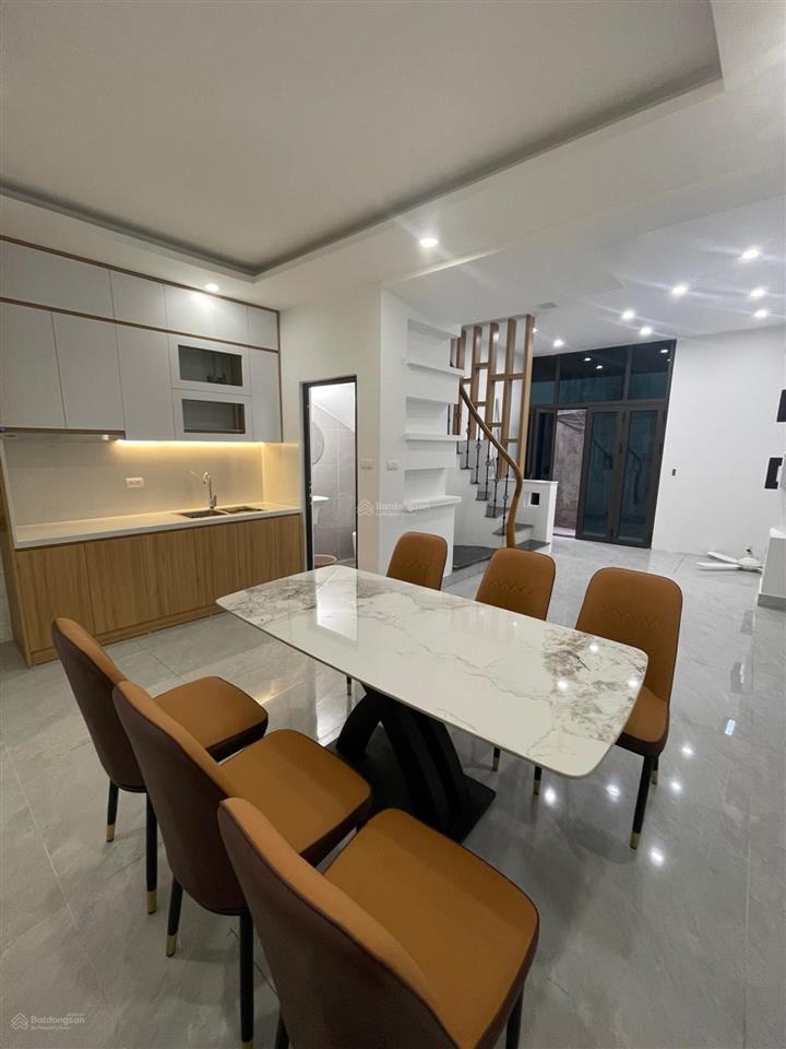 Bán nhà ngõ 2 phố hoàng liệt 48m2 mt4m, 5 tầng, 4 ngủ ngõ rộng thoáng chỉ 10m ô tô đỗ giá 10,5 tỷ