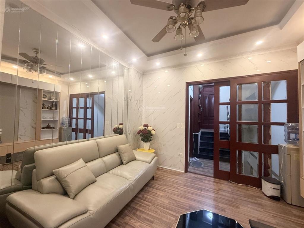 Bán nhà ngõ 2 phố hoàng liệt 48m2 mt4m, 5 tầng, 4 ngủ ngõ rộng thoáng chỉ 10m ô tô đỗ giá 10,5 tỷ