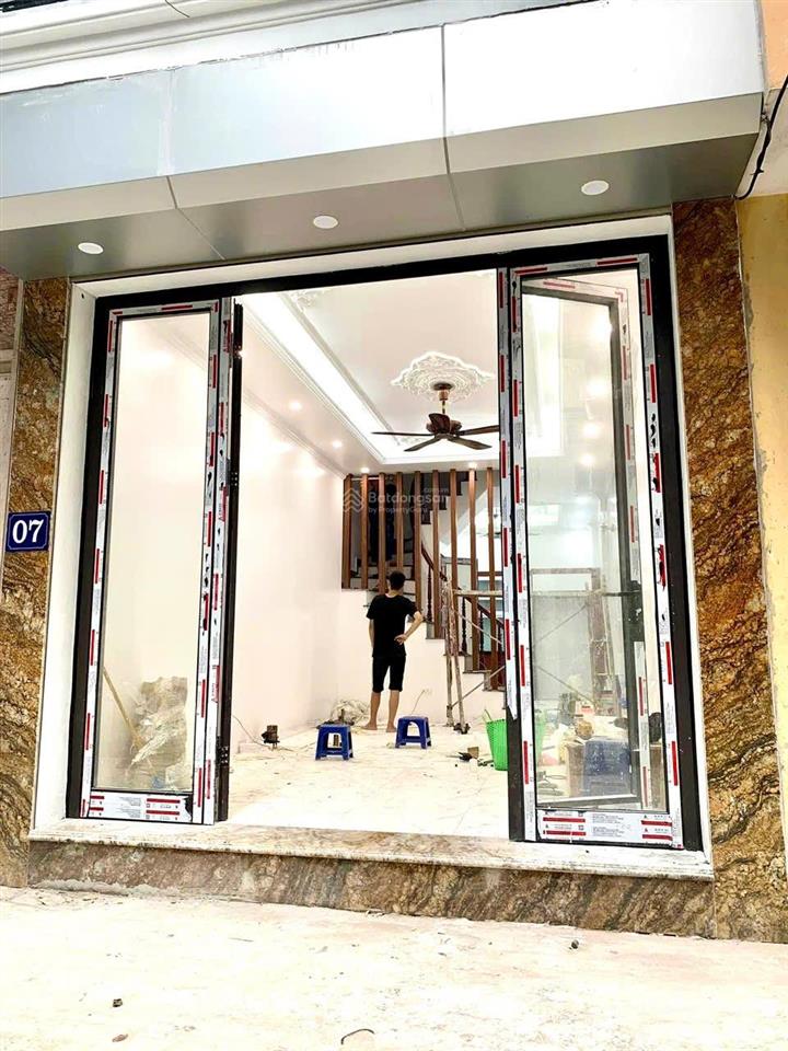 Chính chủ cho thuê nhà mới 45m 5 tầng 4 ngủ mt 4,5m ô tô đỗ cửa ngõ 18 định công thượng giá 13tr