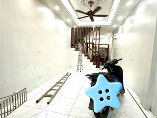 Chính chủ cho thuê nhà mới 45m 5 tầng 4 ngủ mt 4,5m ô tô đỗ cửa ngõ 18 định công thượng giá 13tr