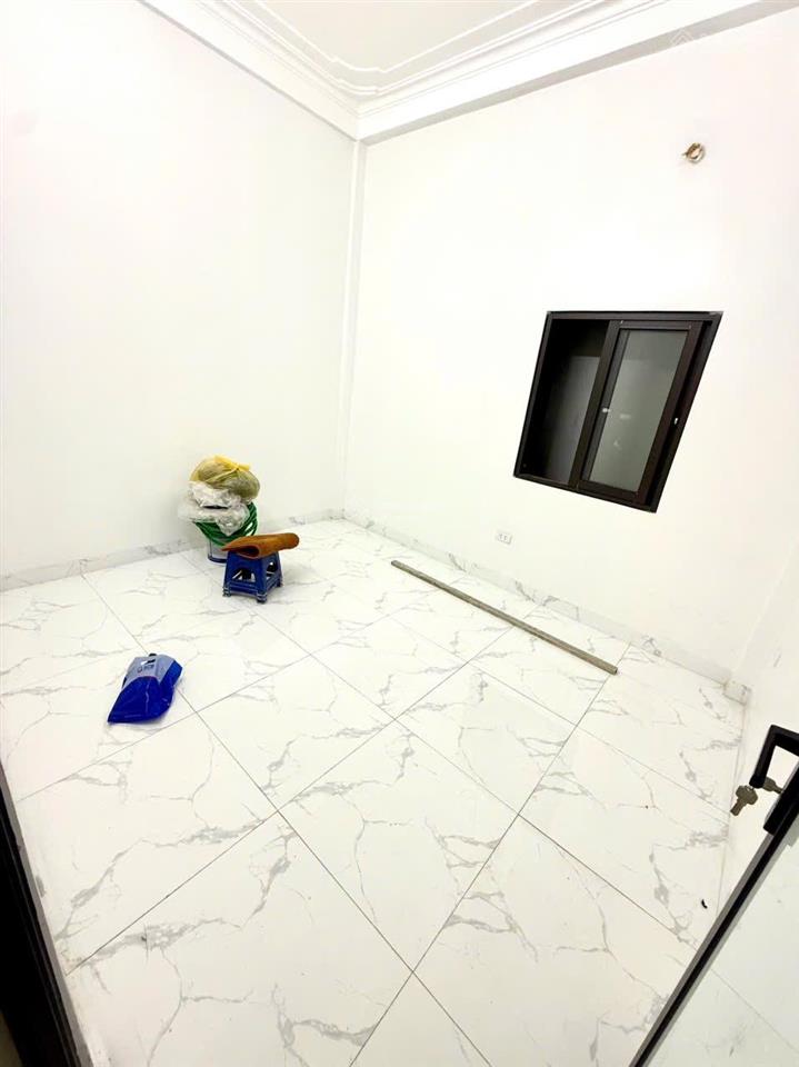 Chính chủ cho thuê nhà mới 45m 5 tầng 4 ngủ mt 4,5m ô tô đỗ cửa ngõ 18 định công thượng giá 13tr