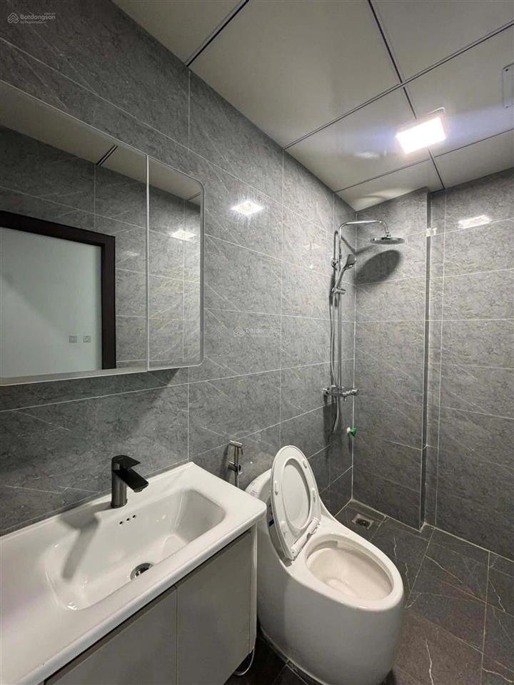 Cho thuê nhà ngõ 2 hoàng liệt 40m2, 6 tầng thang máy, ô tô đỗ cửa, kinh doanh vp ở gđ giá 12tr