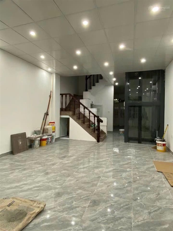 Cho thuê nhà kim đồng giáp bát 90m2 5 tầng thang máy vỉa hè 4m kd đa năng đỗ nhiều oto giá 33 tr/th