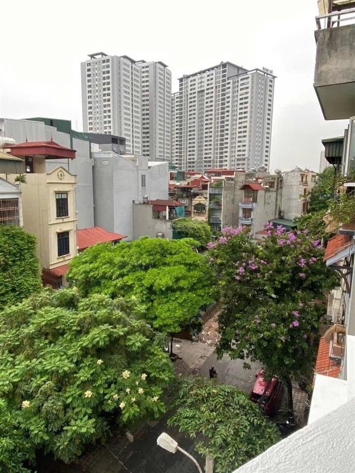 Cho thuê nhà kim đồng giáp bát 90m2 5 tầng thang máy vỉa hè 4m kd đa năng đỗ nhiều oto giá 33 tr/th