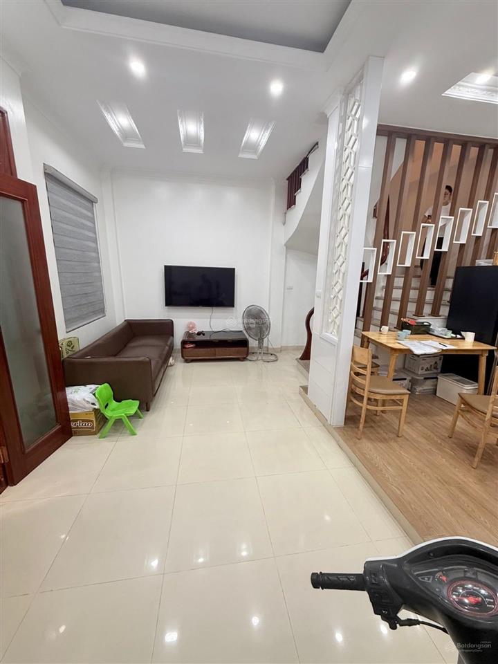 Cho thuê nhà mới tinh p linh đường hoàng liệt 40m 4 tầng 4 ngủ, full đồ mới ô tô đỗ cổng giá 10 tr