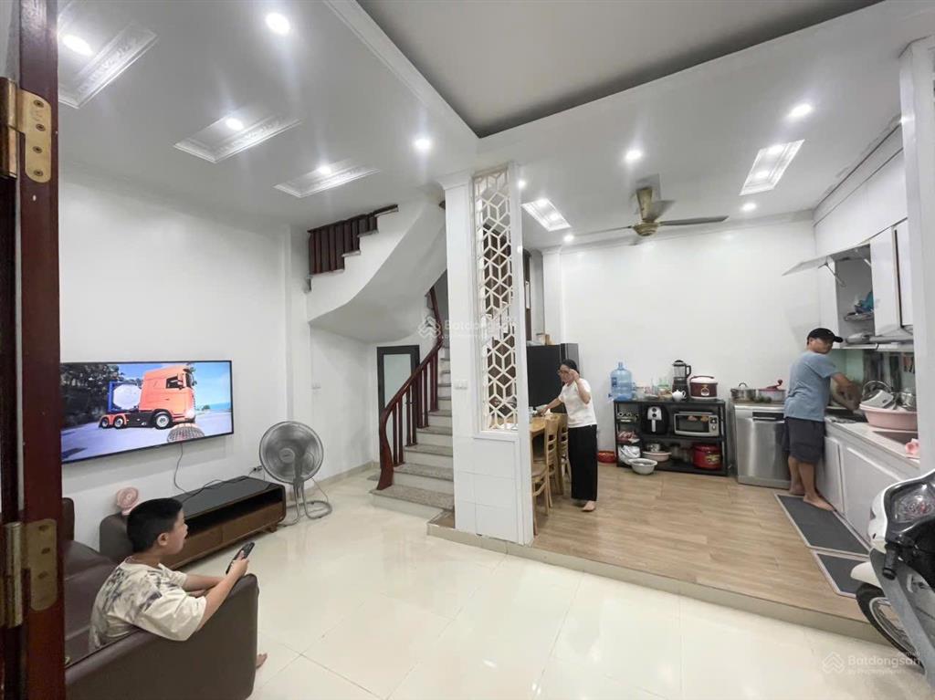 Cho thuê nhà mới tinh p linh đường hoàng liệt 40m 4 tầng 4 ngủ, full đồ mới ô tô đỗ cổng giá 10 tr