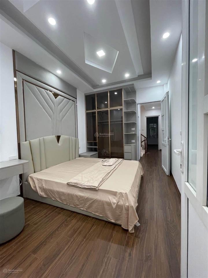 Bằng b hoàng liệt 40m 5 tầng 4 ngủ 10m ra ô tô, tương lai là trung tâm vùng lõi linh đàm giá 6,7 tỷ