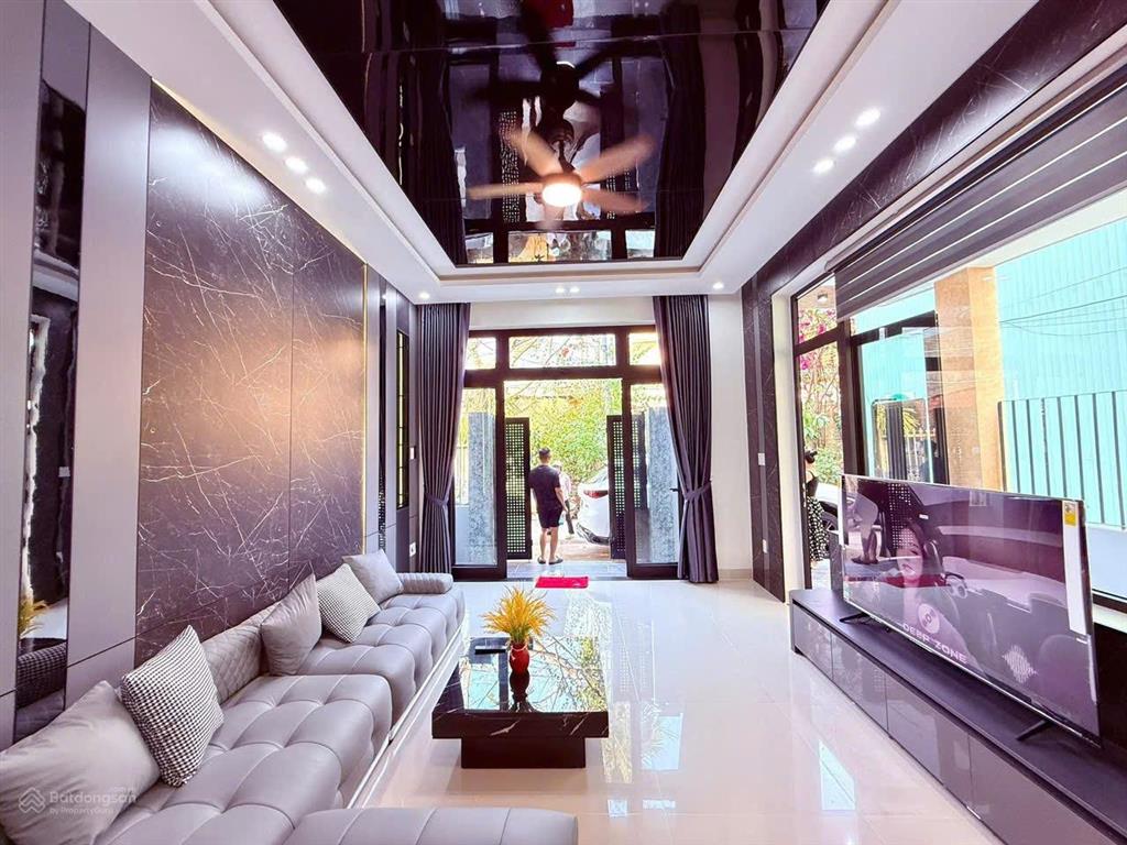 Siêu phẩm nhà 3 tầng kiểu villa 3 mặt tiền tôn đản  khe cạn không gian siêu thoáng chỉ 5 tỷ nhẹ