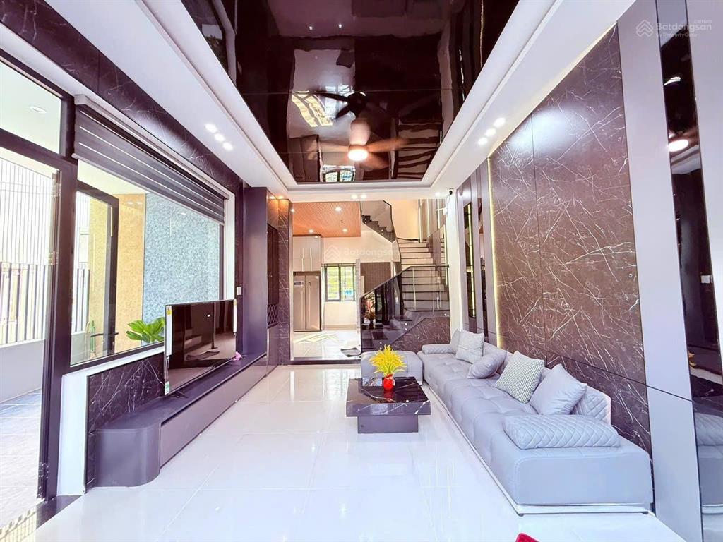 Siêu phẩm nhà 3 tầng kiểu villa 3 mặt tiền tôn đản  khe cạn không gian siêu thoáng chỉ 5 tỷ nhẹ