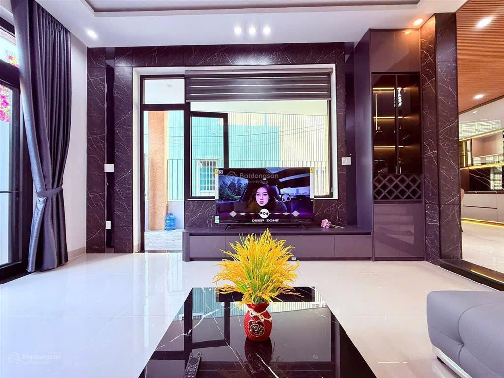 Siêu phẩm nhà 3 tầng kiểu villa 3 mặt tiền tôn đản  khe cạn không gian siêu thoáng chỉ 5 tỷ nhẹ