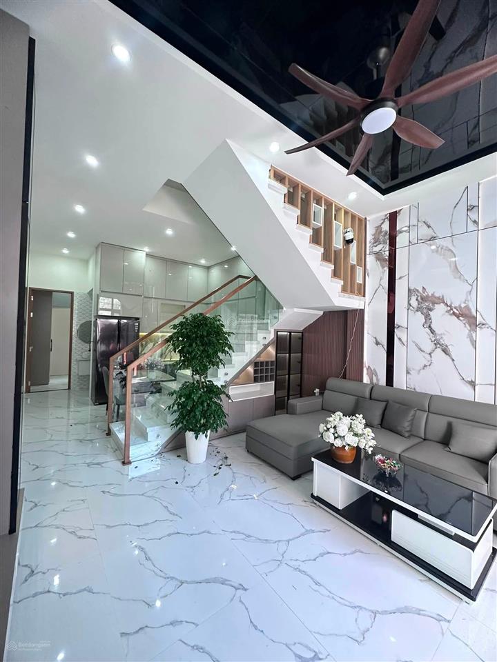 Nhà 3 tầng 3 mê kiệt ô tô thông thảm nhựa cách mặt tiền trường chinh chỉ 1 căn full nội thất
