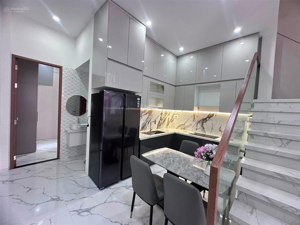 Nhà 3 tầng 3 mê kiệt ô tô thông thảm nhựa cách mặt tiền trường chinh chỉ 1 căn full nội thất