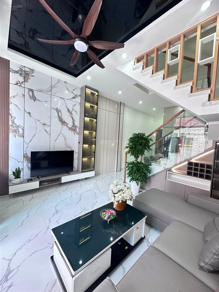 Nhà 3 tầng 3 mê kiệt ô tô thông thảm nhựa cách mặt tiền trường chinh chỉ 1 căn full nội thất