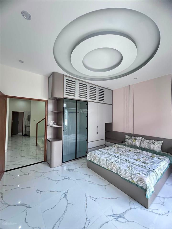 Nhà 3 tầng 3 mê kiệt ô tô thông thảm nhựa cách mặt tiền trường chinh chỉ 1 căn full nội thất