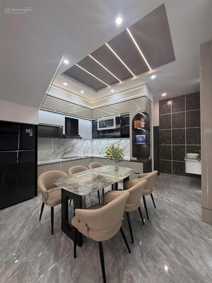 Sát huỳnh ngọc huệ nhà 3 tầng 3 mê, full nội thất cao cấp đường 5,5m + lề 4m