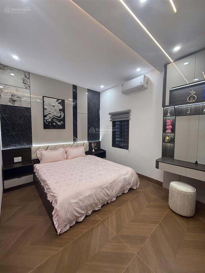 Sát huỳnh ngọc huệ nhà 3 tầng 3 mê, full nội thất cao cấp đường 5,5m + lề 4m